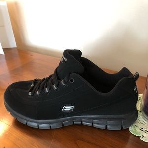 Women’s 8 1/2 Black Sneakers